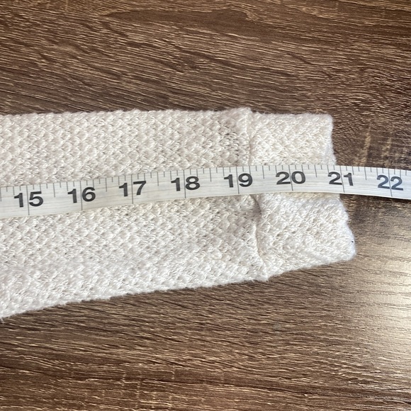 Women’s Velvet by Graham & Spencer Medium Cream Soft Knit Sweater - Picture 5 of 8